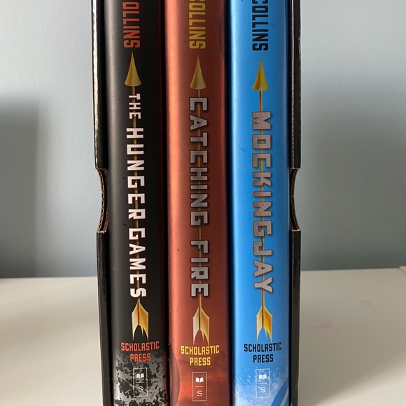 The Hunger Games Trilogy - Picture 2 of 2